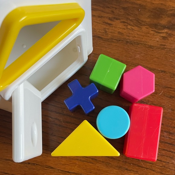 Kid O Sort-a-Shape House - Picture 9 of 12